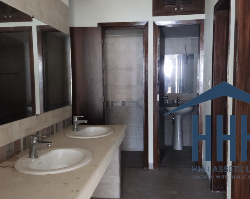 4590 sqft commercial space for rent in Dhanmondi.